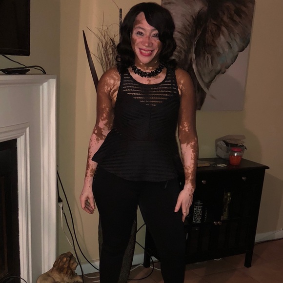 Meet your Posher, Andrea - Picture 2 of 2